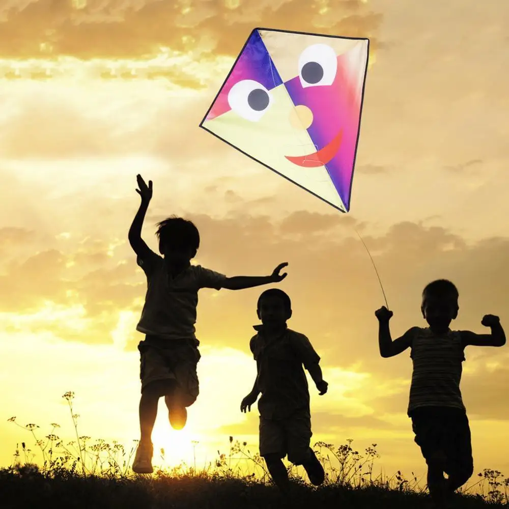 

New Arrival 60 * 60 cm Outdoor Smiley Flying Kite with 30 M Handle Line Smiley Kites For Kids