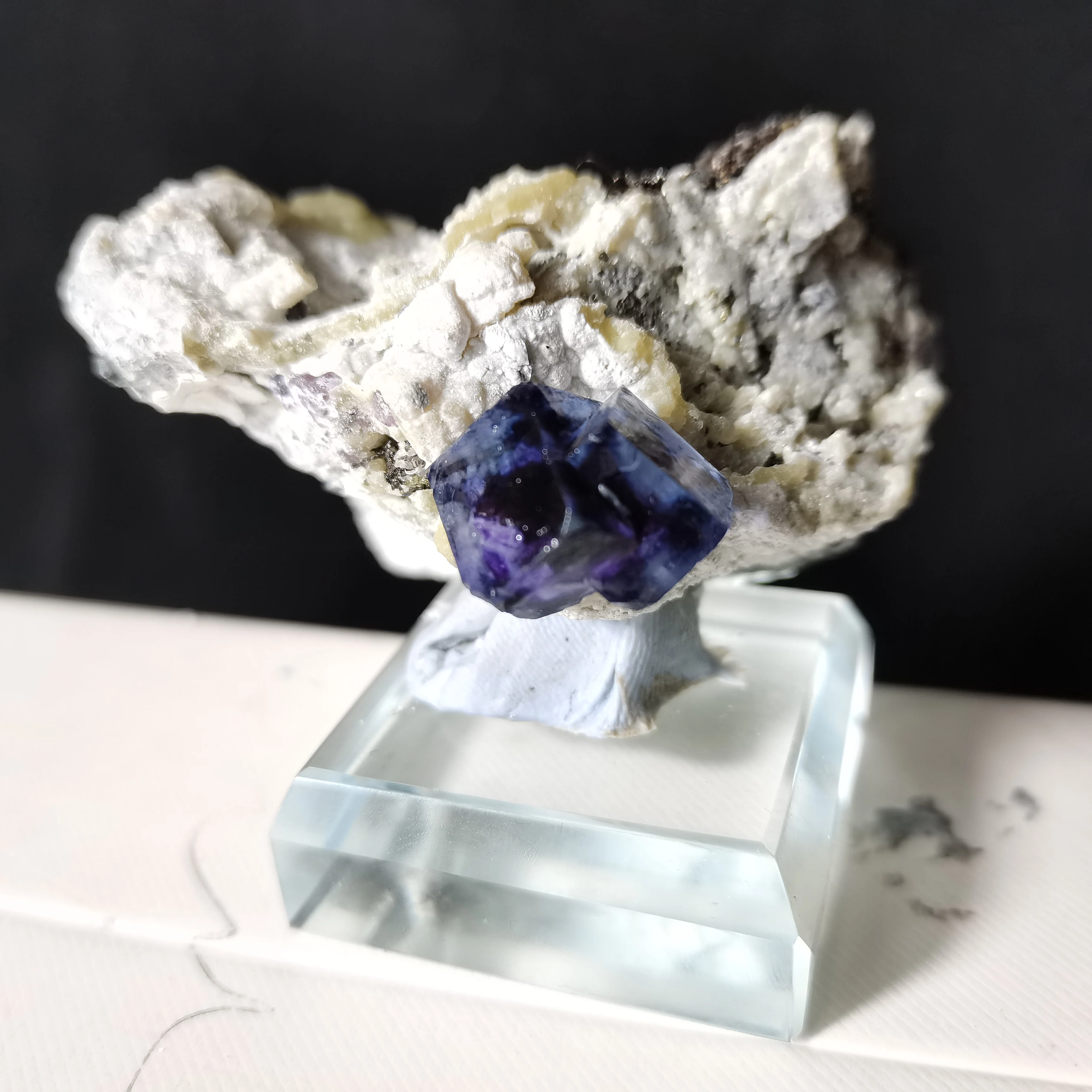 

130.6gNatural dark purple fluorite, crystal mineral crystal specimen