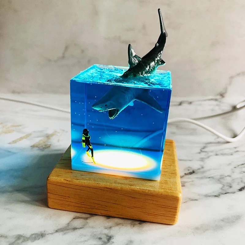 ResinPro™ Shark Diver Wood Lamp - Special & Unique Gift for Your Loved Ones ! Perfect for Home Decoration ! Beautiful Nightlight !