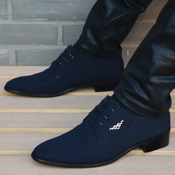Итальянская мужская обувь; модные черные мужские кожаные мокасины с острым носком; классические мужские свадебные туфли; sapatos masculino - Цвет: 004 Navy