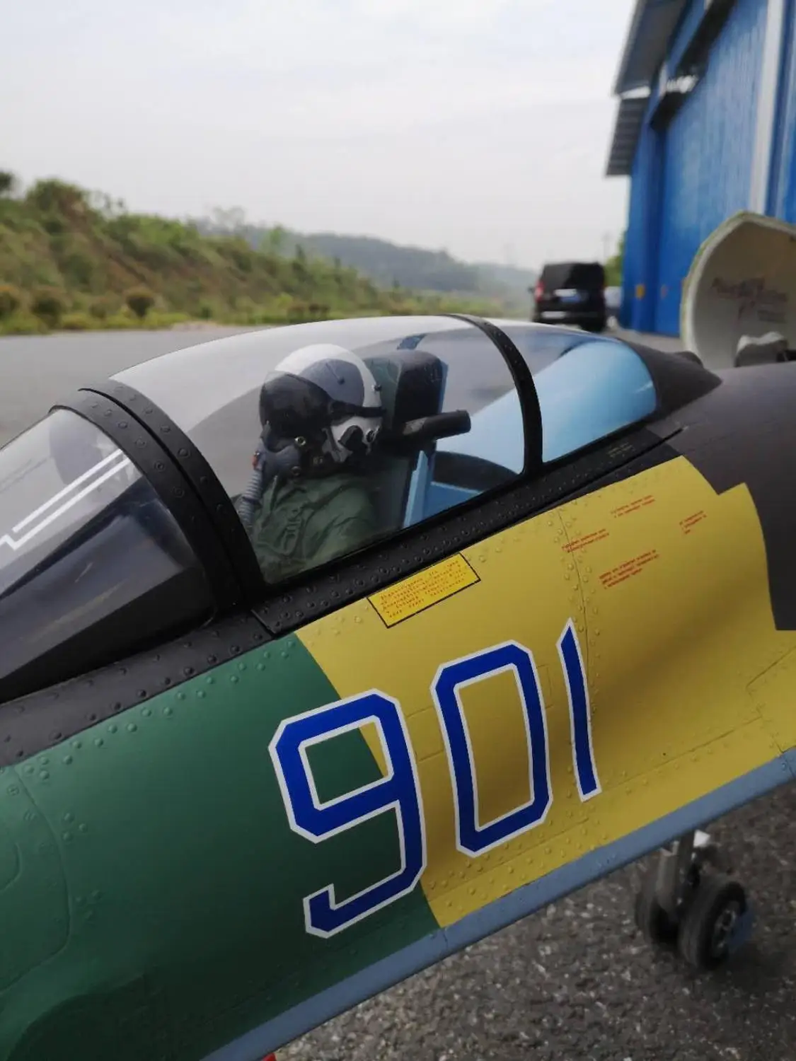 Model aircraft pilot  1/6 Jet pilots with helmet  1/6 Scale RC Airplane Pilot Figure Model 4