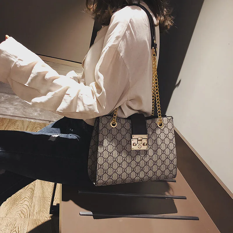

2019 New Fashion Korean Version Simple And Versatile Lock Chain Bag Shoulder Messenger Handbag Female Small Square Bag