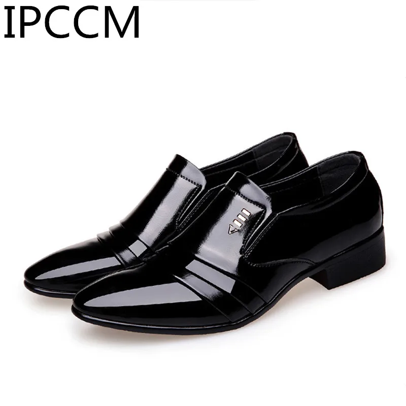 

2019 Spring New Pointed British Men's Dress Shoes Dry And Breathable Fashion Metal Decoration Simple And Refined
