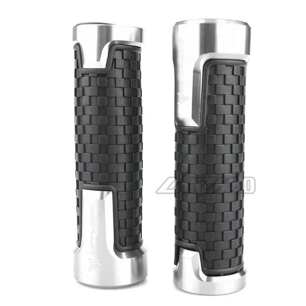 MT03 HAND GRIPS (13)