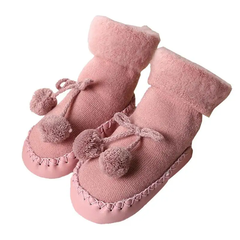 pink Новинка; носки-тапочки для малышей; бархатная теплая нескользящая обувь для малышей - Цвет: pink