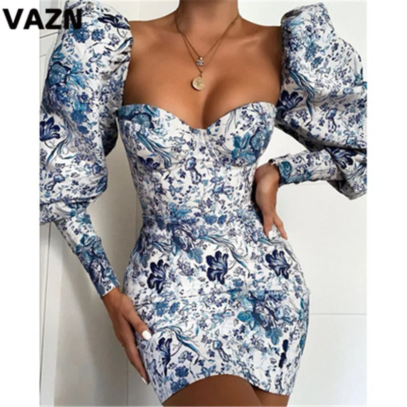 Женское платье с длинным рукавом VAZN белое открытыми плечами и принтом для