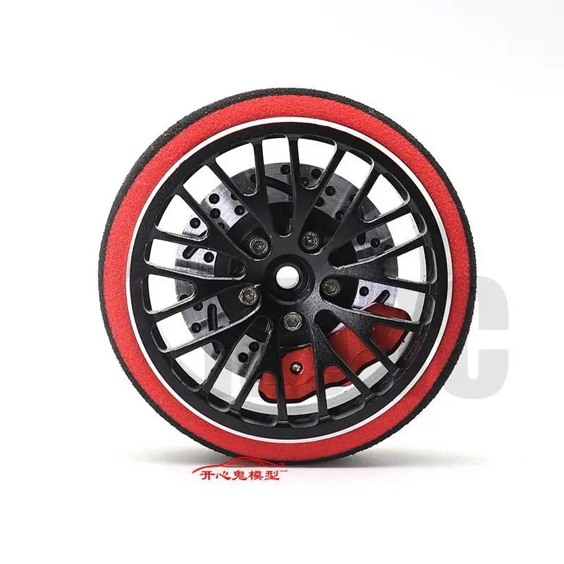 Détail des jantes aluminium anodisées noir et rouge du jeu de roues RC 1/10 TRAXXAS 2.2/3.0.
