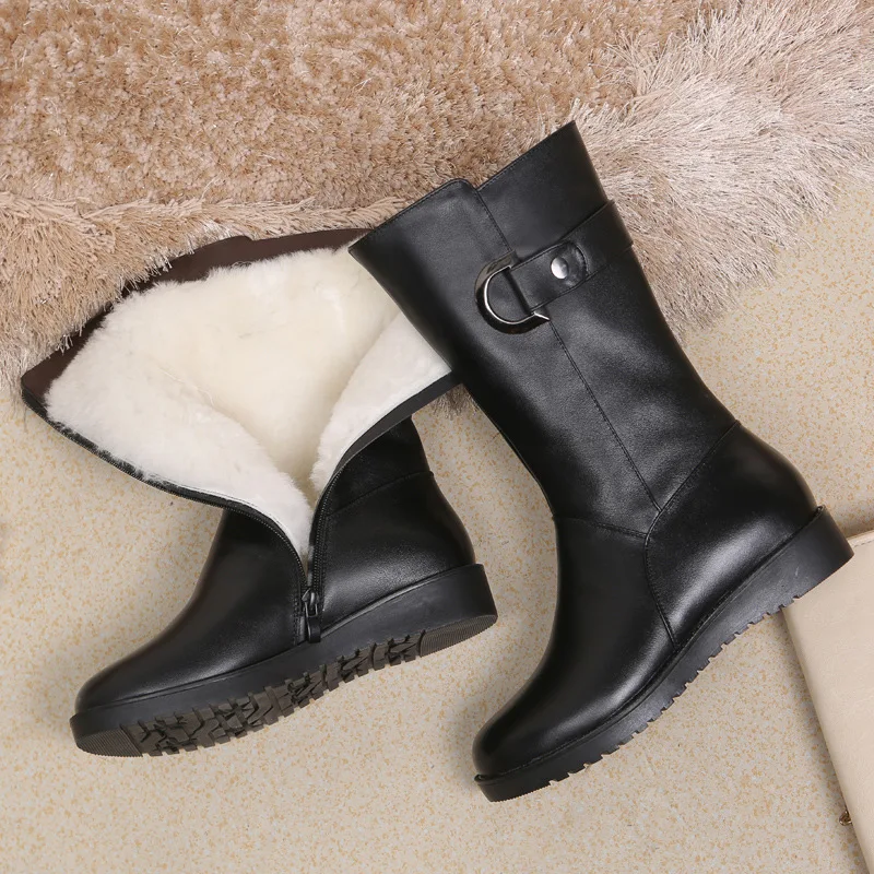 A 110!Wool boots women's mid-tube boots 2020 new winter warm women's cotton boots plus velvet padded non-slip flat boots.