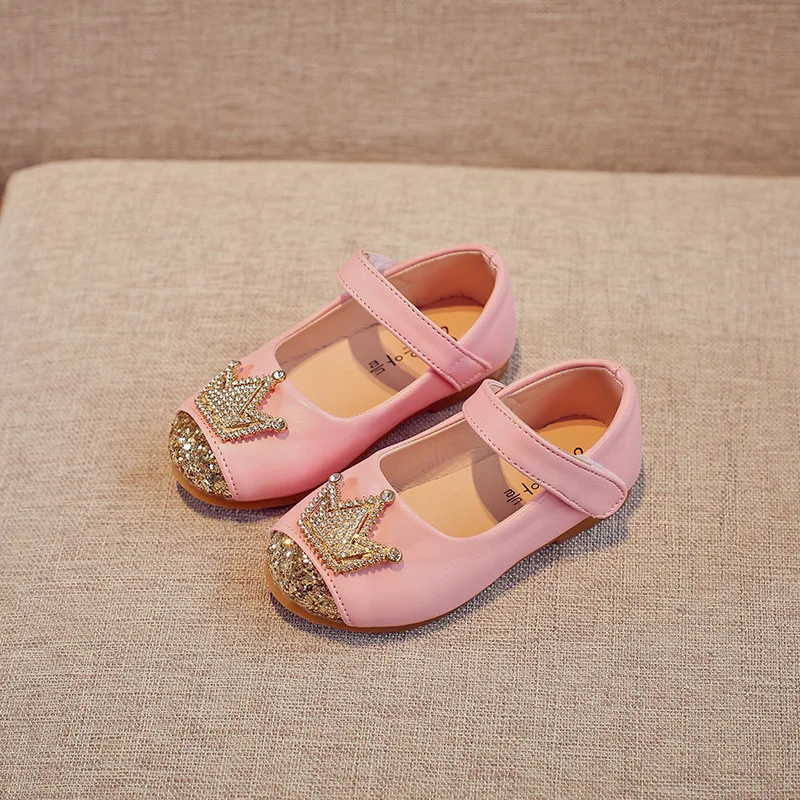 Обувь для девочек г. Весенне-осенние новые туфли с короной для маленькой принцессы модная обувь для танцев кожаные Нескользящие кроссовки для девочек