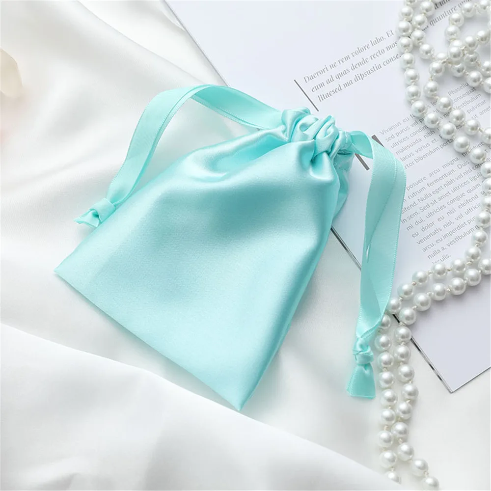 15384153440_773444205