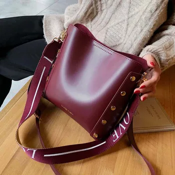 

Fashion Rivet Large Buckets Bag For Women Designer Wide Strap Shoulder Bags Luxury Pu Leather Crossbody Bag Lady Big Totes Purse