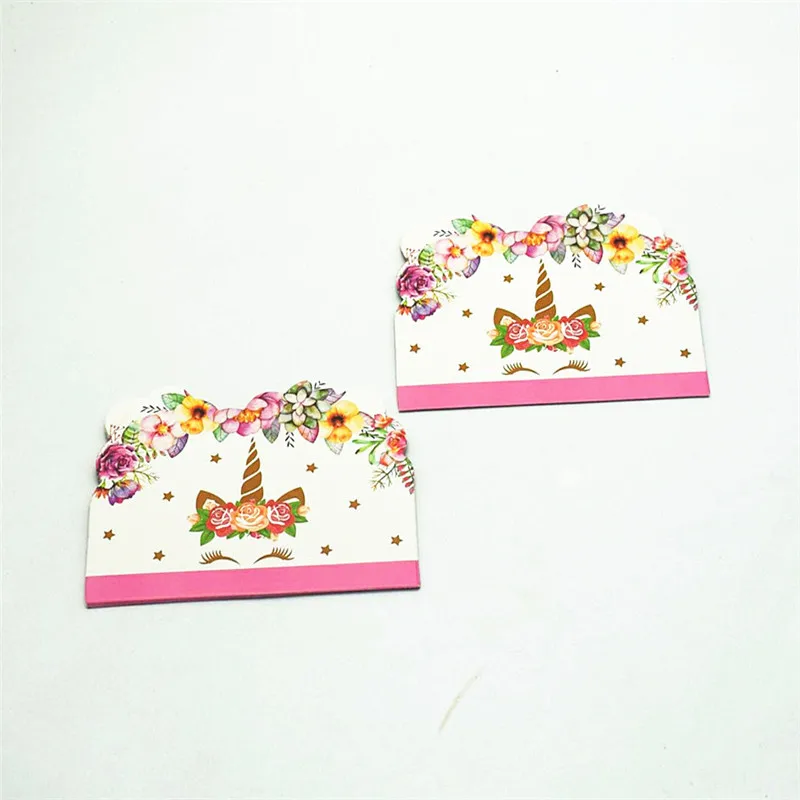 Пригласительные открытки с изображением единорога в мультяшном стиле для детей