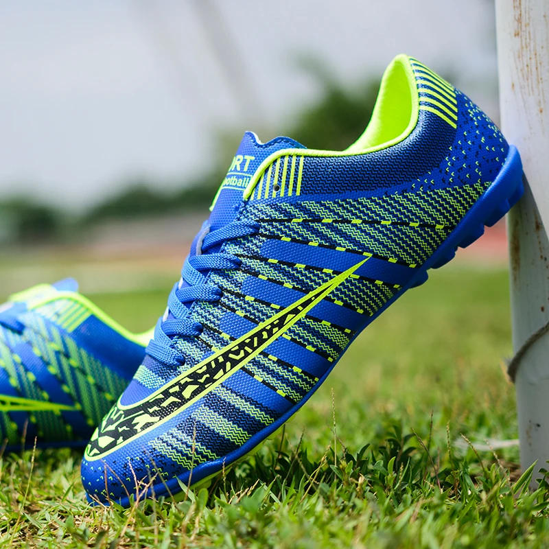 Explosive long nails and broken soccer shoes, soft and lightweight sports breathable fashion soccer shoes