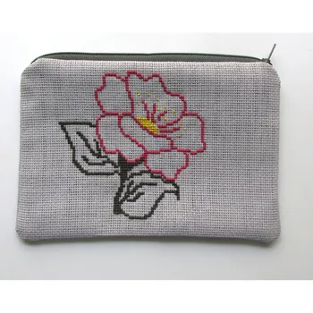 

Pafuli Handmade Embroidered Ethamin Wallet Gray Water Lily