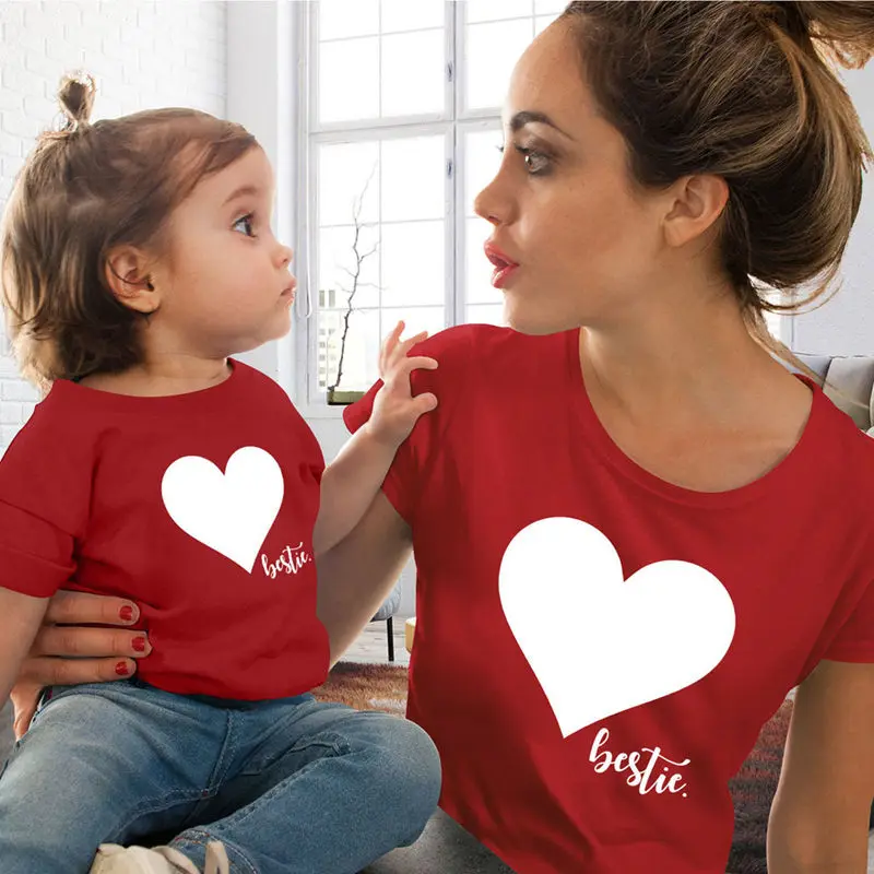Одежда для мамы и дочки; футболка; Семейные комплекты; летняя футболка с принтом «любовь»; Мягкие хлопковые топы с принтом сердца для мамы и дочки - Цвет: Red
