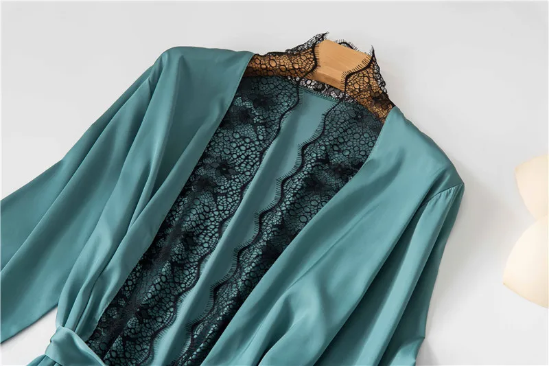 11652994980_1992033555