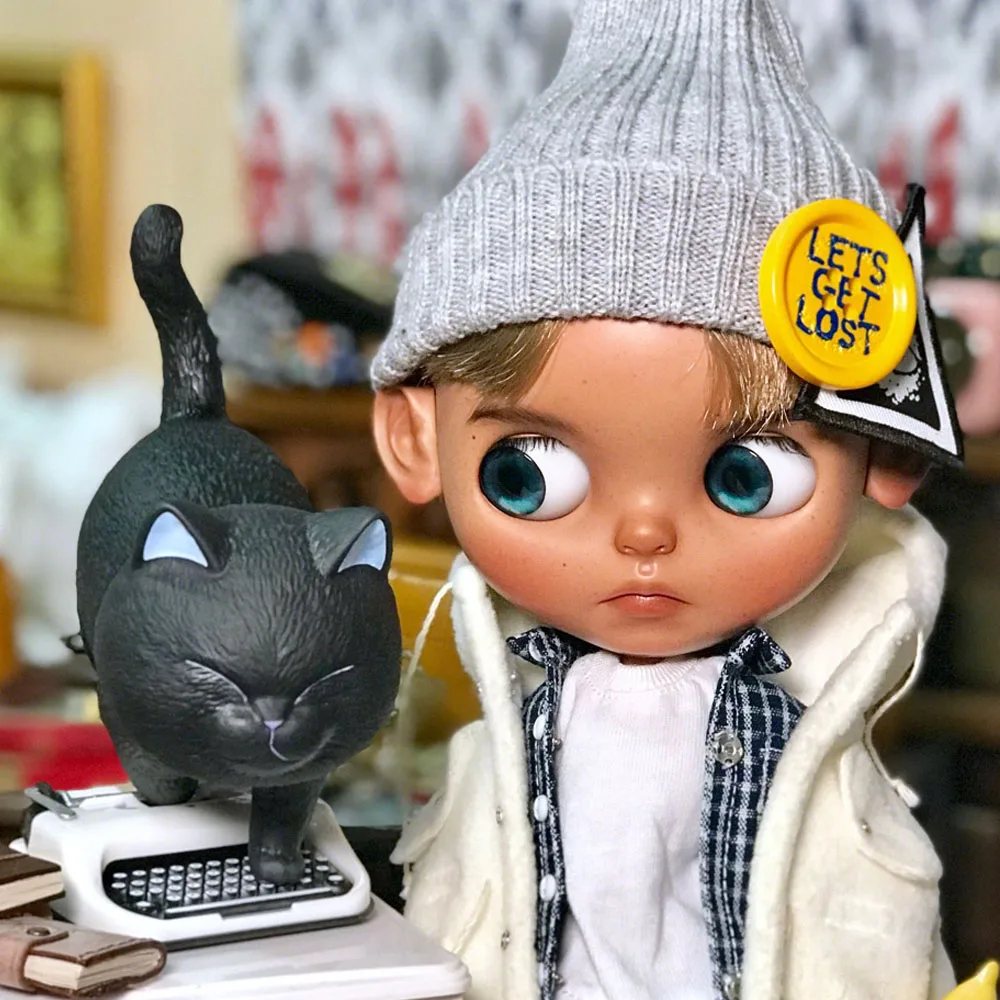 

ICY 19 joint blyth doll with makeup face tenskin DIY short brown hair With big ears and 19 joint body Thick eyebrows