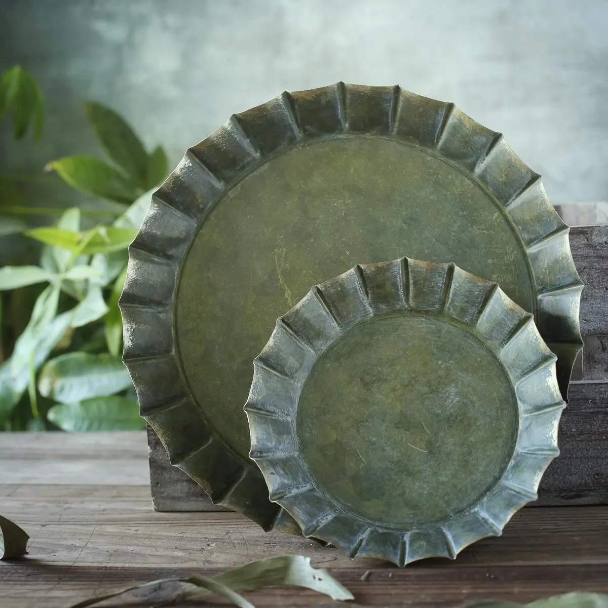 

Vintage Iron Plate Storage Plate Bread Fruit Plate Tray Country Style Food Photography Props