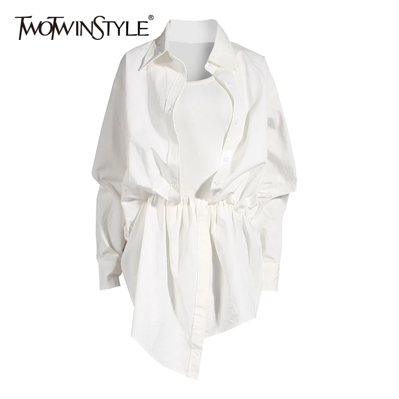 Женское асимметричное платье TWOTWINSTYLE белое на бретелях-спагетти с рюшами и