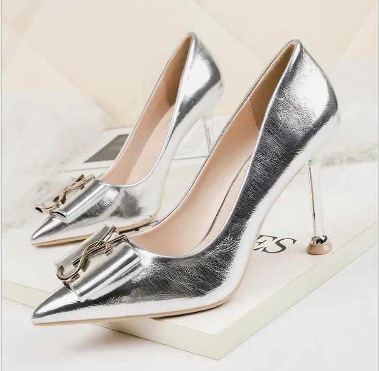 Модные туфли в Корейском стиле с острым закрытым носком на высоком каблуке