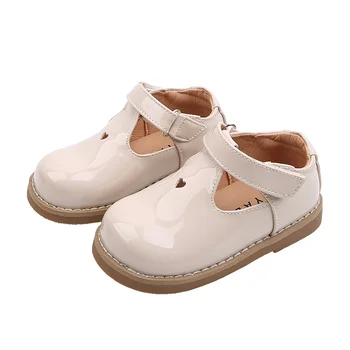 

Glossy Kids Girls Leather Shoes Children Flat Leisure Shoes Cut-Outs Heart Lovely Princess New Autumn Pure Color SSW035