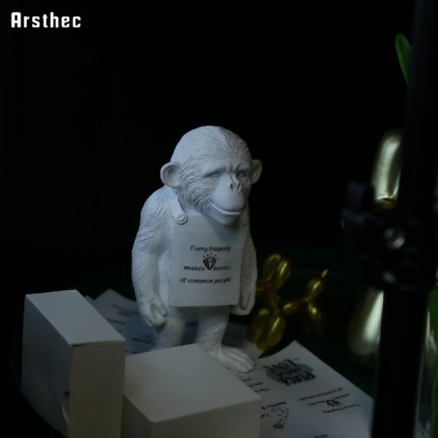 Statua Di Banksy Che Lancia Fiori In Resina | Scultura Artistica Da Collezione | Regalo Creativo - Foto 6