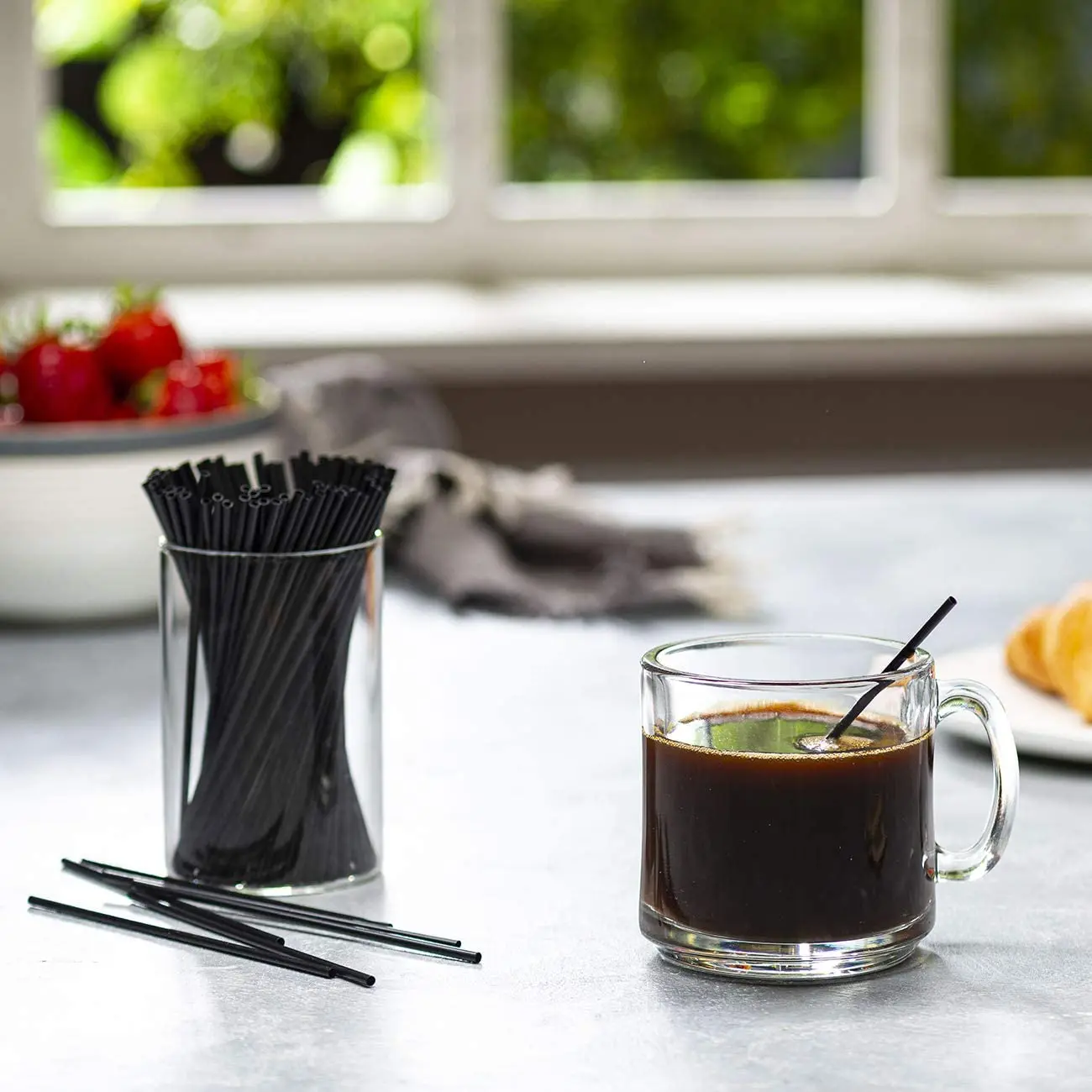 500pcs 5/8 Inch Coffee Stirrers Black Cocktail Straws Plastic Drinking Straw Disposable Sip Stir Stick for Cold Drinks Craft Bar