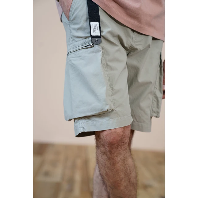 Oversize cargo shorts with vintage look