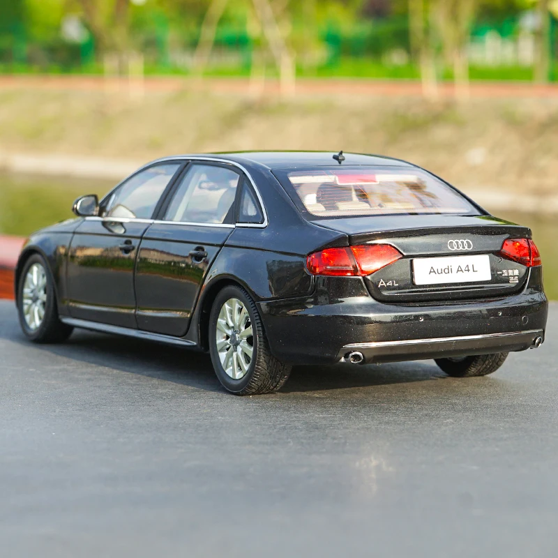 1/18 2010 A4L AUDI литой металлический автомобиль из сплава игрушка Черная для детей