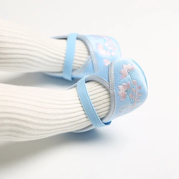 

Autumn Baby Girl 0/18M Toddler shoes Anti-Slip Casual Walking Shoes Floral Embroidery Design Sneakers newborn baby Walkers Shoes