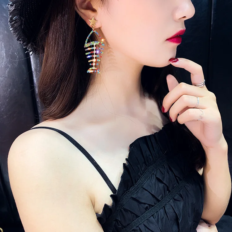 

feamle 2019 trendy stereoscopic geometric vintage earrings for women hyperbole hollow out long Shiny crystal acrylic earring