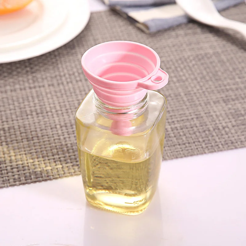

Portable Mini Silicone Hopper Foldable Water Bottle Folding Liquid Hopper Folding Funnel Kitchen Bar Gadget Tool 3 Colors