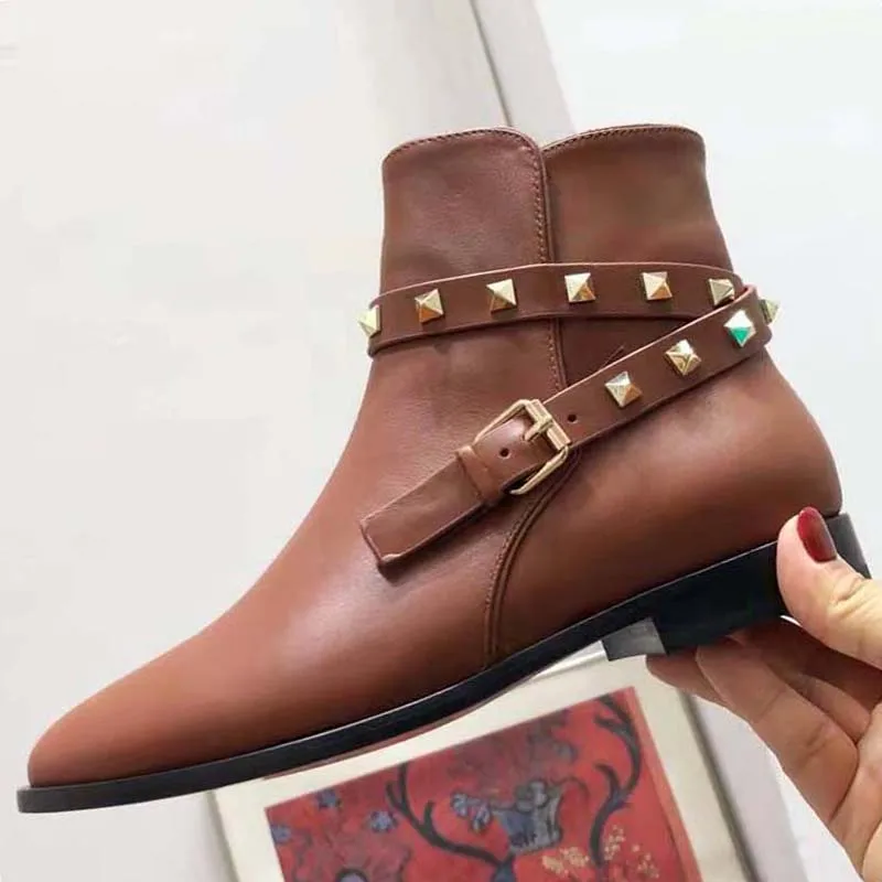 brown cow leather Г.; ботильоны с золотыми заклепками и заклепками; женские ботинки на плоской подошве с круглым носком; цвет черный, коричневый; женские модные ботинки martin - Цвет: brown cow leather