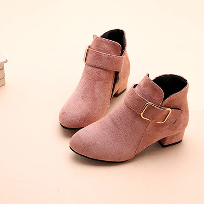 Ботинки для девочек на каблуке из искусственной замши; сезон весна-осень; ботильоны для детей; модные детские ботинки с пряжкой; теплая зимняя обувь для девочек; CSH888
