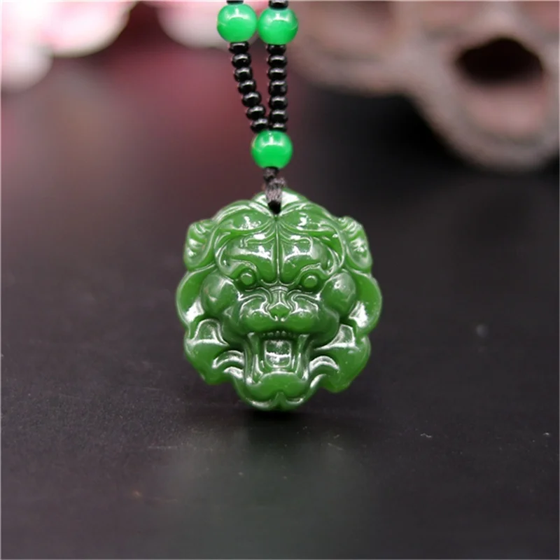 Chinese Natural Black Jade Lion Head Pendant Hand-Carved Jewellery Amulet Gifts