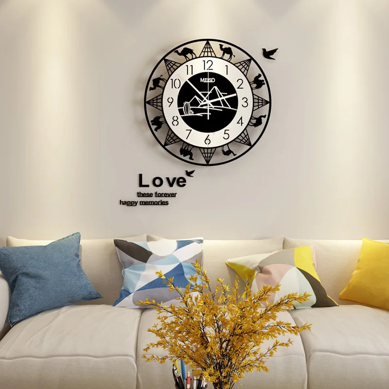 Бесшумные кварцевые настенные часы вы легко сможете повесить в любом месте