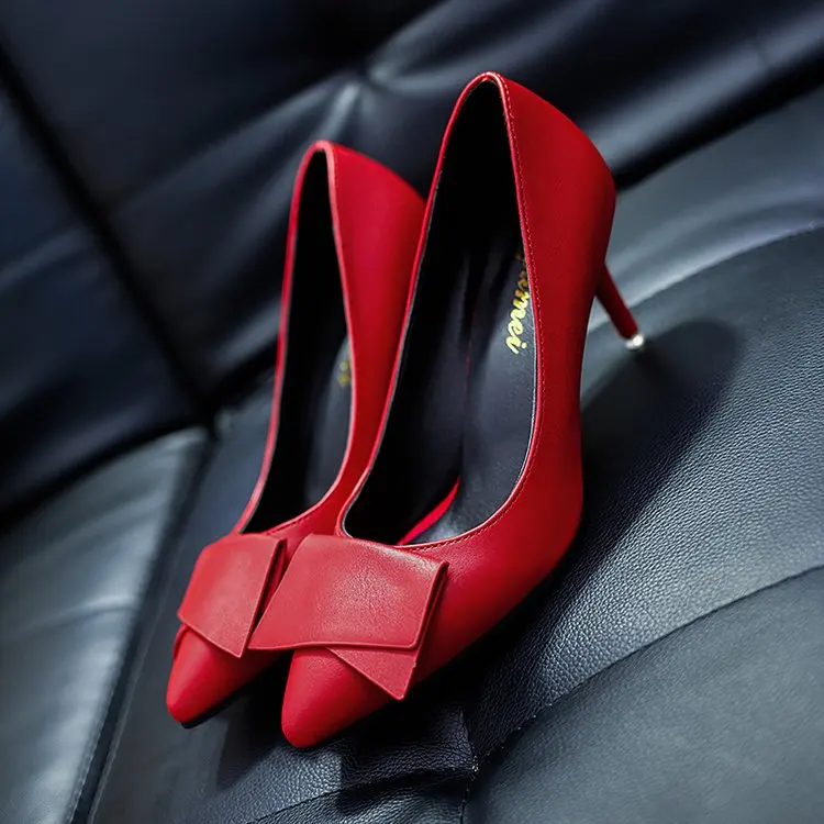 Элегантные белые туфли на высоком каблуке-шпильке; женские туфли с острым носком и бантом; красные свадебные туфли; профессиональная рабочая обувь
