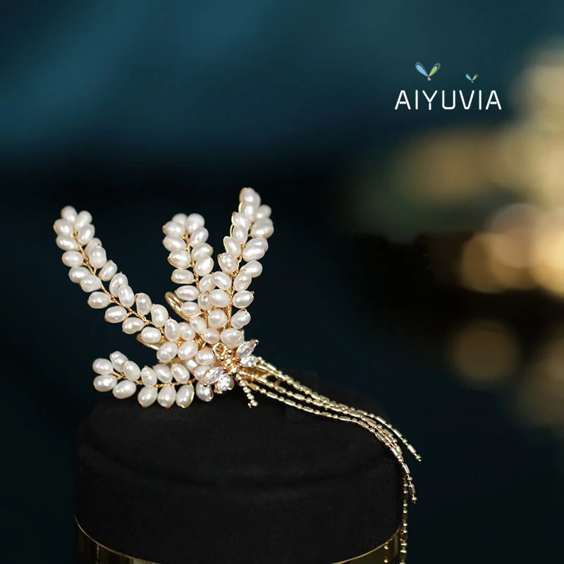 

Women's Luxury Brooches on Clothes Wheat Shaped Little Bee Natural Pearl Corsage Pins Buckle Christmas New Year Customized Gift