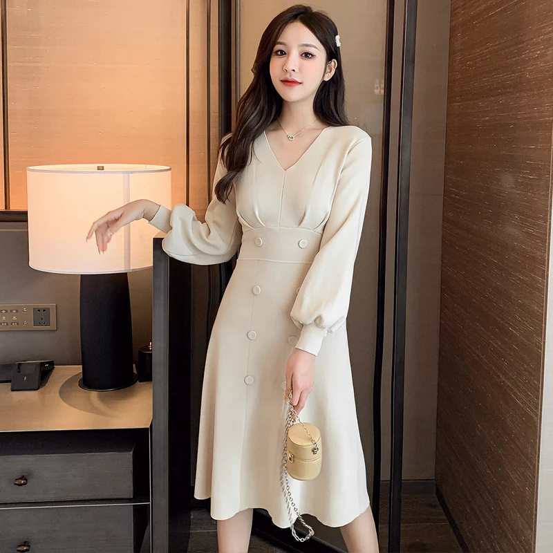 Женское трикотажное платье-свитер с V-образным вырезом и длинным рукавом |