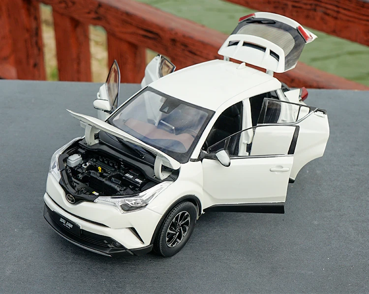 1:18 Toyota IZOA сплав модель автомобиля статические металлические модельные автомобили оригинальная коробка для подарков коллекция