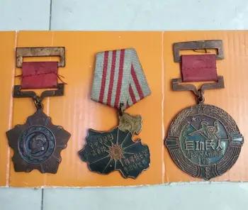 

3 piece Vintage second world war medal Chinese Military medals Signed characters