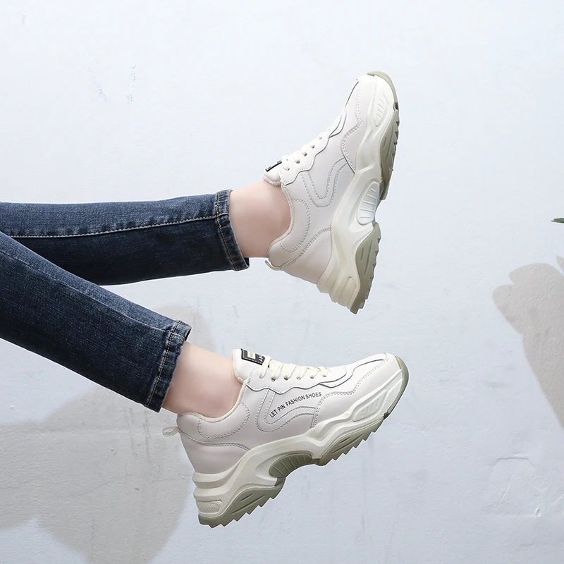 Трендовые Нескользящие кроссовки с амортизацией tenis feminino с перекрестной шнуровкой, высокое качество, искусственная кожа, платформа, короткий плюш, Вулканизированная женская обувь