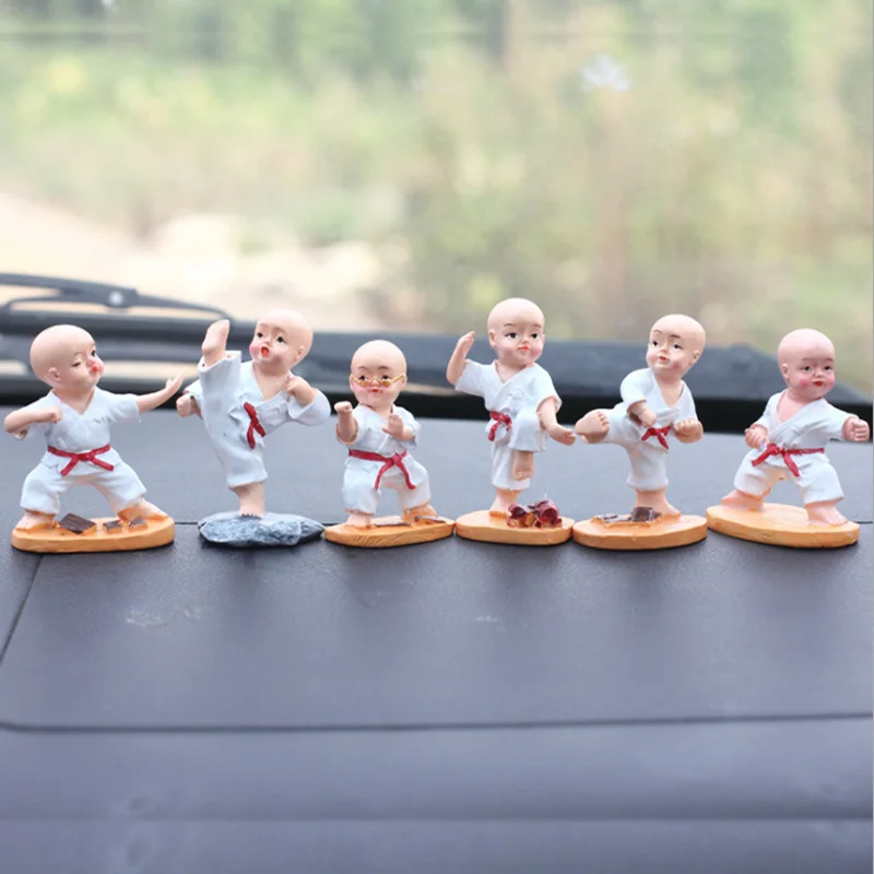

Creative resin crafts Manual coloured drawing car display cartoon doll kungfu little monk car dashboard toy cute car accessories