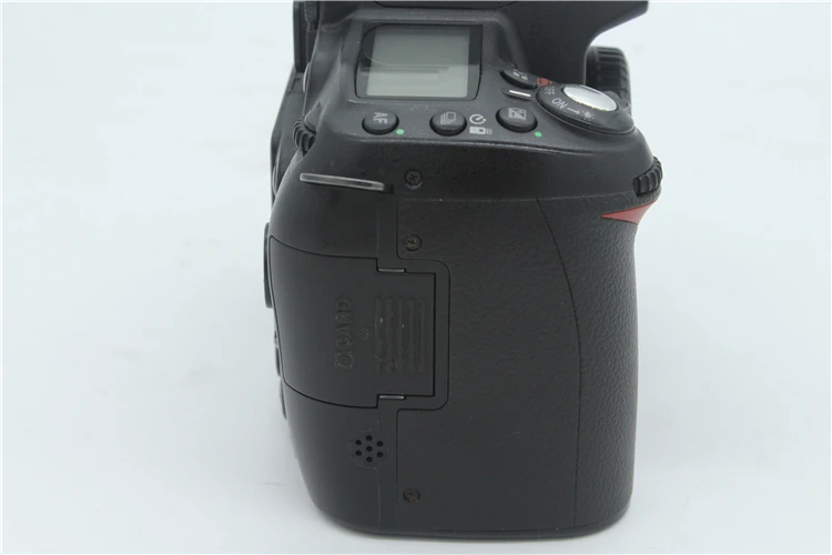 USEDNikon D90 12.3MP DX-Format CMOS Digital SLR Camera with 18-105 mm f/3.5-5.6G ED AF-S VR DX Nikkor Zoom Lens