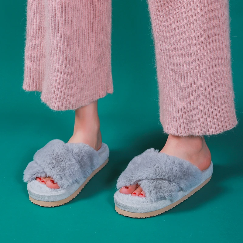 Luxury fluffy slippers Clearance