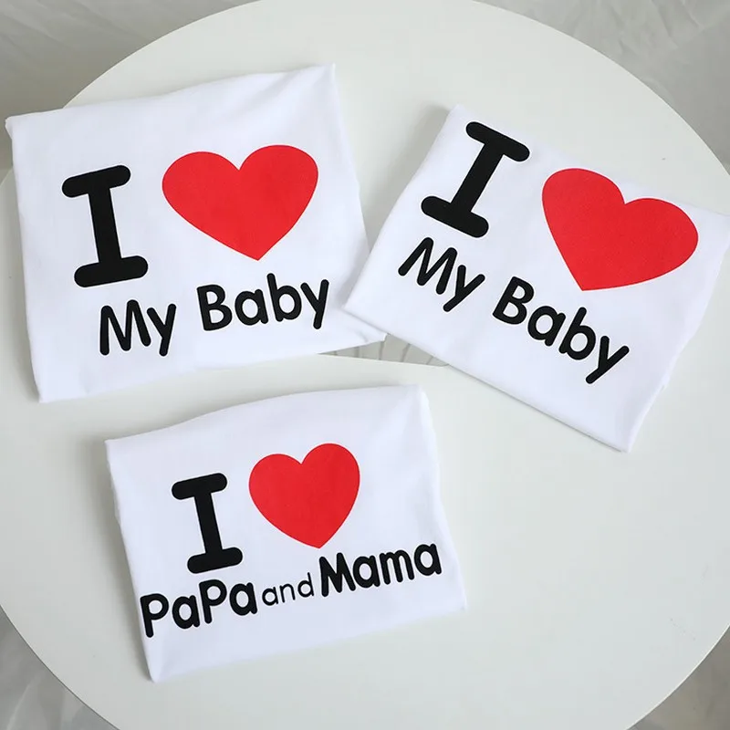 С надписью I Love Papa (Я люблю папу) and Mama папу и маму) детским рисунком Комплекты для
