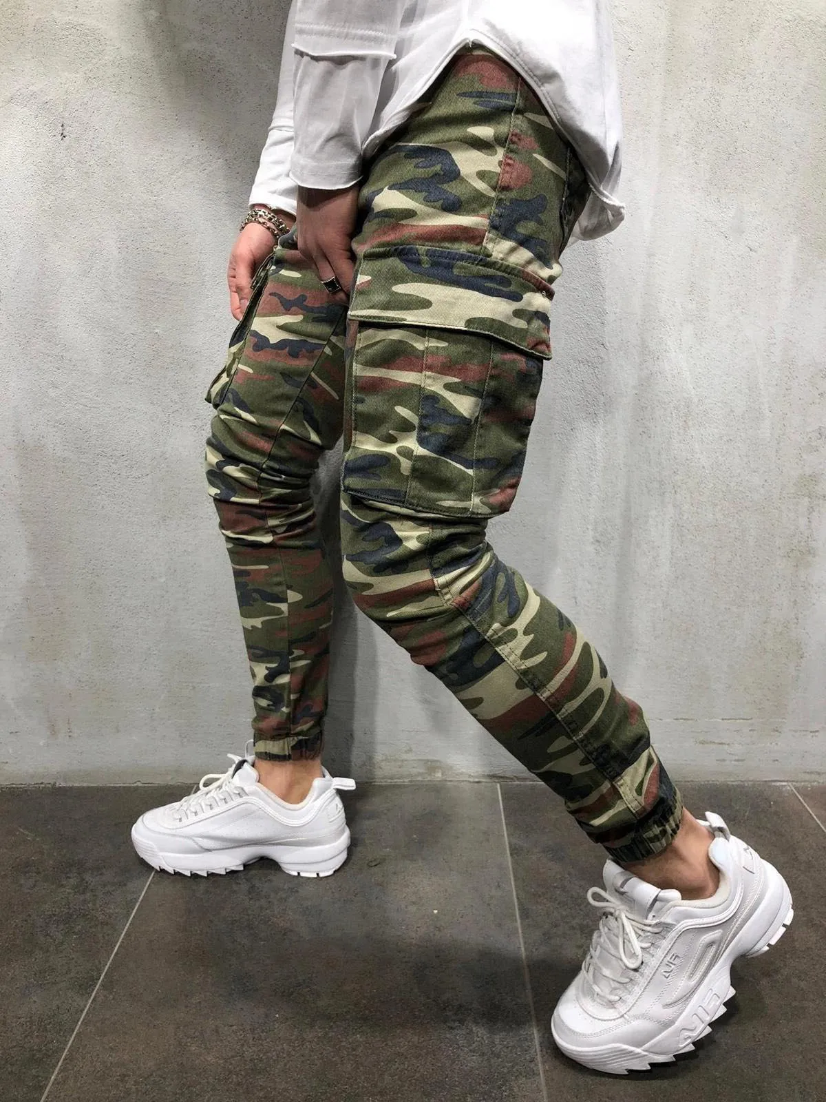 R4ZD7EN_TVY_KXQ)W@04QH8