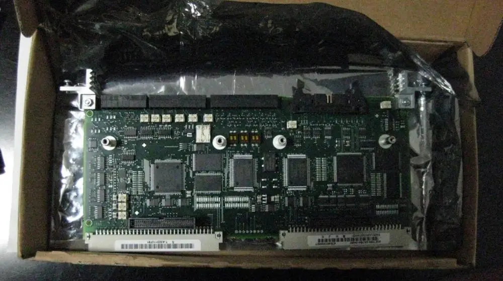 

Новая и оригинальная плата в коробке 6SE7090-0XX84-0AB0