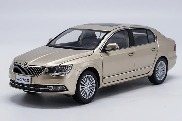 New Superb Gold 1:18 Skoda Superb сплав модель автомобиля статические металлические модельные автомобили оригинальная коробка для коллекции подарков - Цвет: New Superb Gold