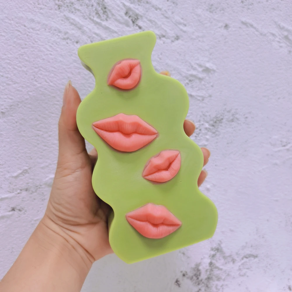 8 cell Lips Kiss Me Quick Silicone Chocolate Candy Mold Ice Mould Wax Melt Soap 